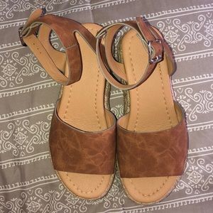 Platform espiodril sandals